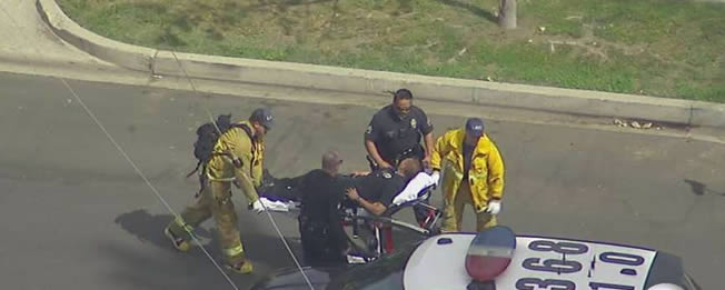 Dos agentes del LAPD heridos tras persecución que terminó en tiroteo fatal
